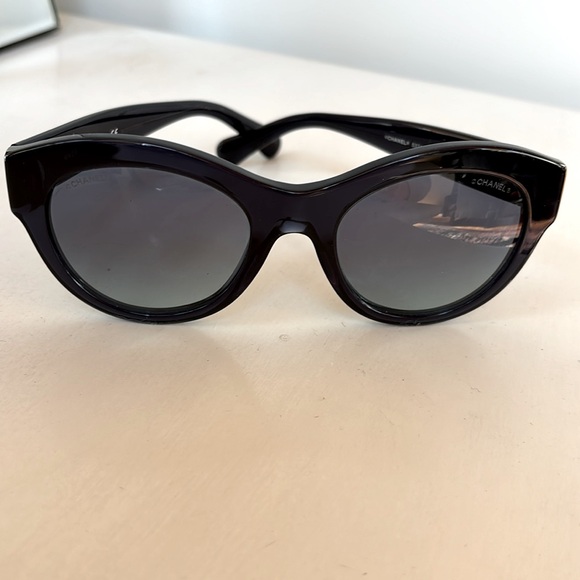 Chanel Black Audrey Hepburn style sunglasses - Picture 3 of 9
